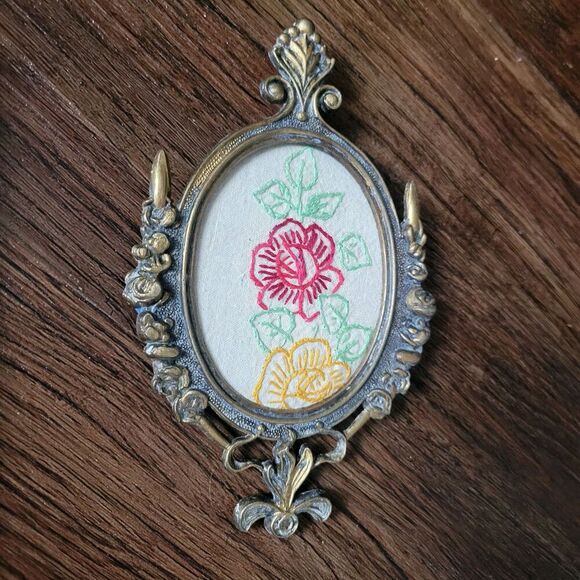 Vintage Lot of 2 embroidered / Cross stitch florals in frames small art Cottage - Picture 10 of 13